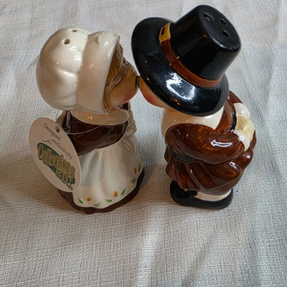 Collections Etc Thanksgiving Kissing Pilgrim Magnetic Salt and Pepper Shaker Set